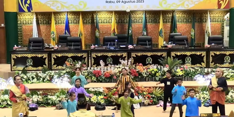 Pementasan Teater Salembayung Riau