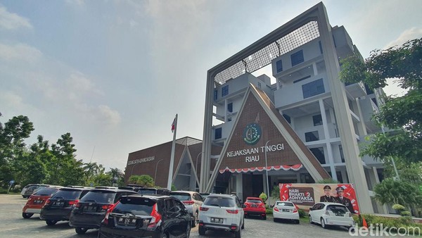 gedung-kejaksaan-tinggi-riau-1_169